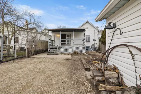 Exterior - 145 Pleasant St, Circleville, OH 43113 photo 5 of 6