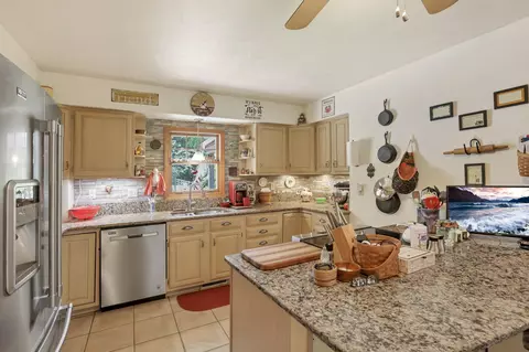 Kitchen - 21354 Griffith Rd, Logan, OH 43138 photo 4 of 7