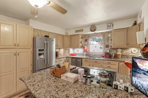 Kitchen - 21354 Griffith Rd, Logan, OH 43138 photo 2 of 7