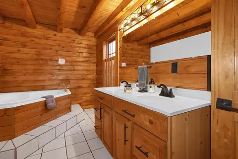 Bath - 12665 Middlefork Rd, Amanda, OH 43102 photo 2 of 5