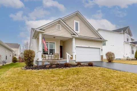 652 Redwood Valley Dr, Blacklick, OH 43004