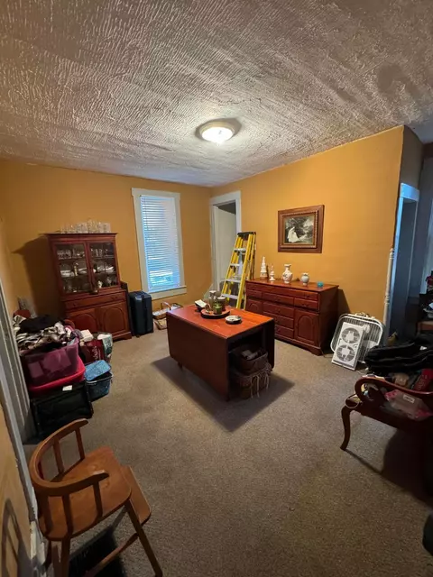 Living - 724-726 E 6th Ave, Lancaster, OH 43130 photo 2 of 5