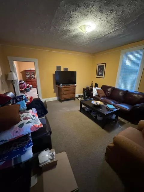 Living - 724-726 E 6th Ave, Lancaster, OH 43130 photo 3 of 5