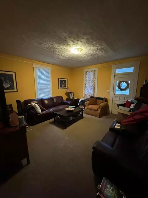 Living - 724-726 E 6th Ave, Lancaster, OH 43130 photo 4 of 5