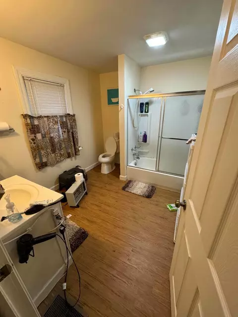 Bath - 724-726 E 6th Ave, Lancaster, OH 43130 photo 1 of 1