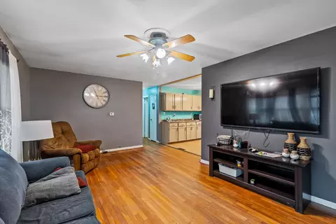 Living - 3076 Schell Dr, Marion, OH 43302 photo 1 of 4