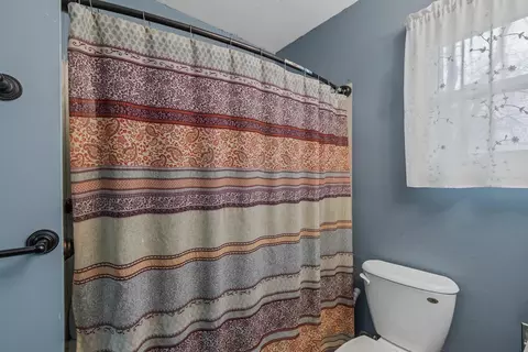 Bath - 3076 Schell Dr, Marion, OH 43302 photo 2 of 2