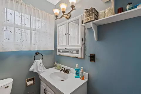 Bath - 3076 Schell Dr, Marion, OH 43302 photo 1 of 2