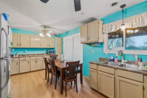Kitchen - 3076 Schell Dr, Marion, OH 43302 photo 3 of 5