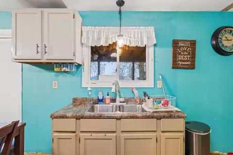 Kitchen - 3076 Schell Dr, Marion, OH 43302 photo 4 of 5