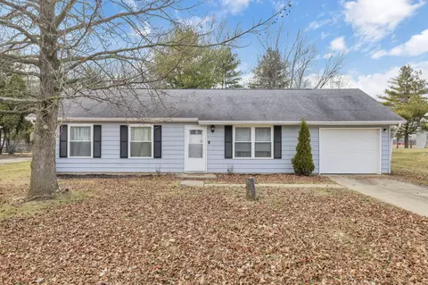 Exterior - 372 Meadow Dr, Circleville, OH 43113 photo 4 of 5