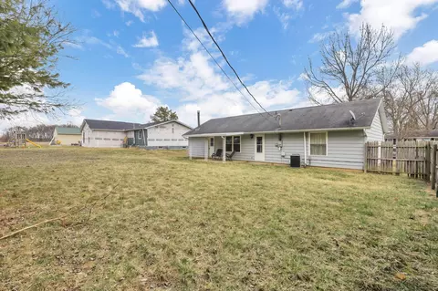 Exterior - 372 Meadow Dr, Circleville, OH 43113 photo 2 of 5