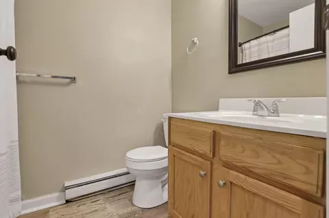Bath - 372 Meadow Dr, Circleville, OH 43113 photo 1 of 1