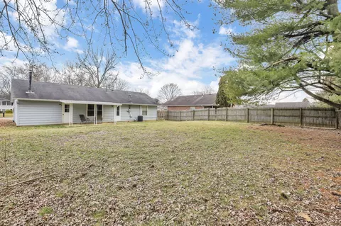 Exterior - 372 Meadow Dr, Circleville, OH 43113 photo 3 of 5