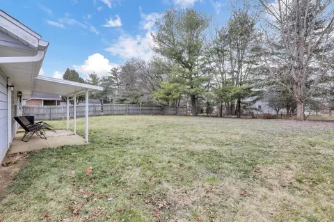 Exterior - 372 Meadow Dr, Circleville, OH 43113 photo 5 of 5