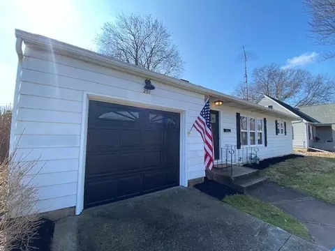 201 Bachmann Ave, Newark, OH 43055