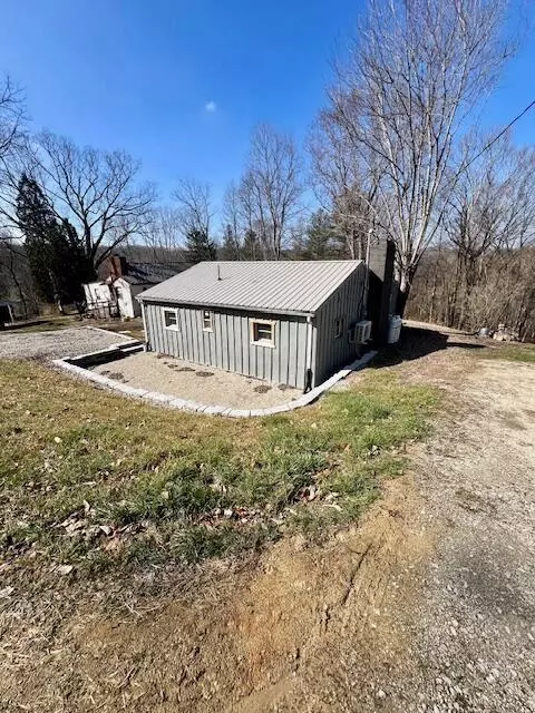 3789 Vicksville Ln, Glouster, OH 45732
