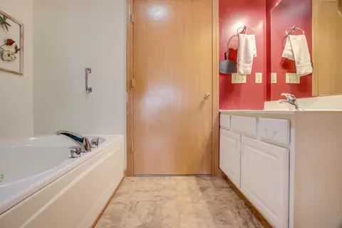 Bath - 3950 Miller Rd, Springfield, OH 45502 photo 1 of 6