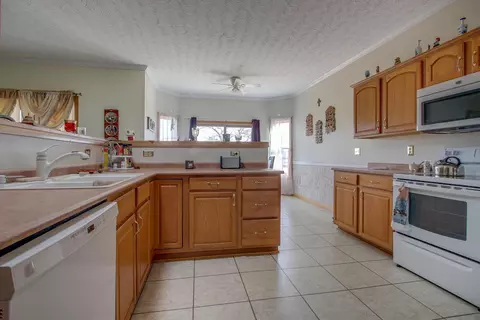 Kitchen - 3950 Miller Rd, Springfield, OH 45502 photo 1 of 4