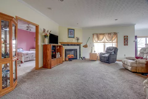Living - 3950 Miller Rd, Springfield, OH 45502 photo 1 of 3