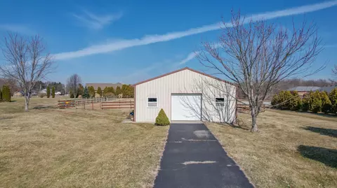 Exterior - 3950 Miller Rd, Springfield, OH 45502 photo 15 of 24