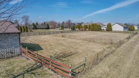 Exterior - 3950 Miller Rd, Springfield, OH 45502 photo 16 of 24