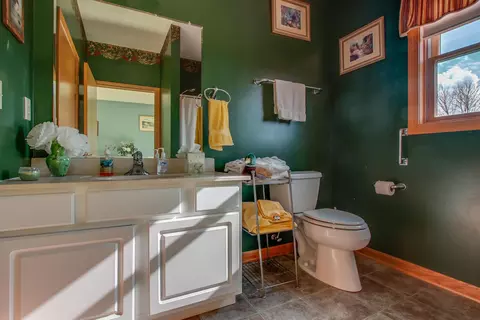 Bath - 3950 Miller Rd, Springfield, OH 45502 photo 4 of 6
