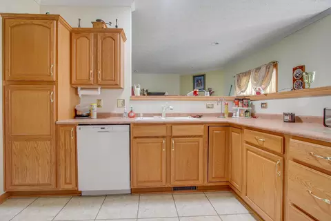 Kitchen - 3950 Miller Rd, Springfield, OH 45502 photo 4 of 4
