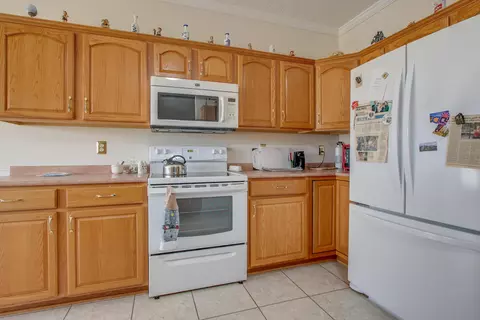 Kitchen - 3950 Miller Rd, Springfield, OH 45502 photo 3 of 4