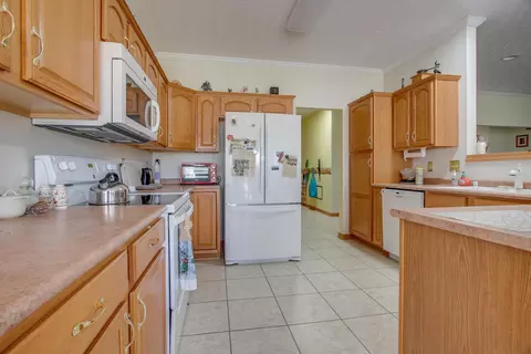 Kitchen - 3950 Miller Rd, Springfield, OH 45502 photo 2 of 4