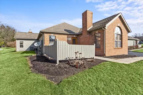 221 Pine Ridge Ct, Bellefontaine, OH 43311