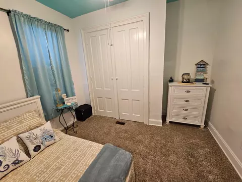 Bedroom - 607 E Mound St, Circleville, OH 43113 photo 4 of 8