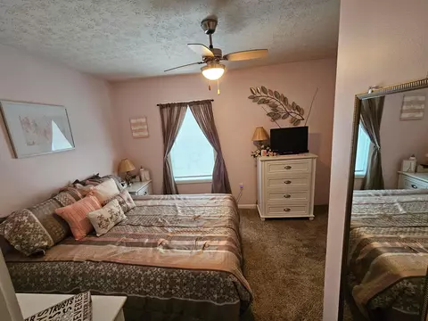 Bedroom - 607 E Mound St, Circleville, OH 43113 photo 7 of 8