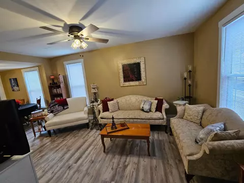 Living - 607 E Mound St, Circleville, OH 43113 photo 1 of 3