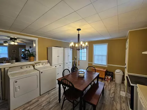 Dining - 607 E Mound St, Circleville, OH 43113 photo 3 of 4