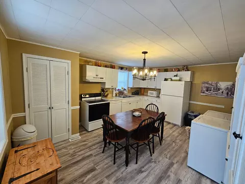 Kitchen - 607 E Mound St, Circleville, OH 43113 photo 1 of 1