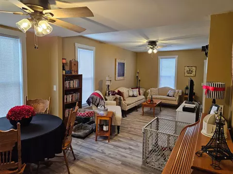 Dining - 607 E Mound St, Circleville, OH 43113 photo 1 of 4