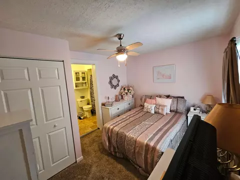 Bedroom - 607 E Mound St, Circleville, OH 43113 photo 8 of 8