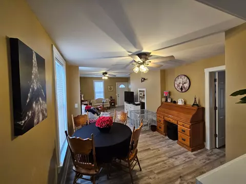 Dining - 607 E Mound St, Circleville, OH 43113 photo 2 of 4