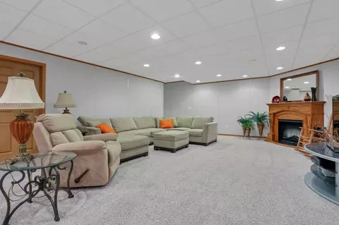 Living - 21 Claire Ct, Circleville, OH 43113 photo 5 of 7