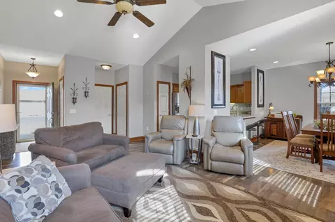 Living - 21 Claire Ct, Circleville, OH 43113 photo 3 of 7