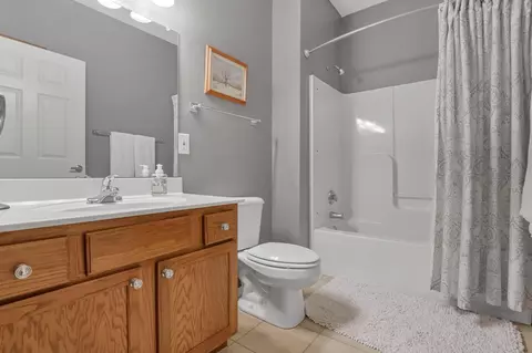 Bath - 21 Claire Ct, Circleville, OH 43113 photo 2 of 2