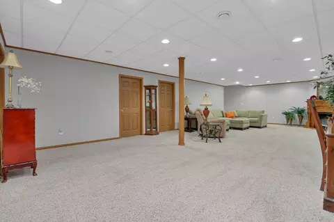 Living - 21 Claire Ct, Circleville, OH 43113 photo 7 of 7
