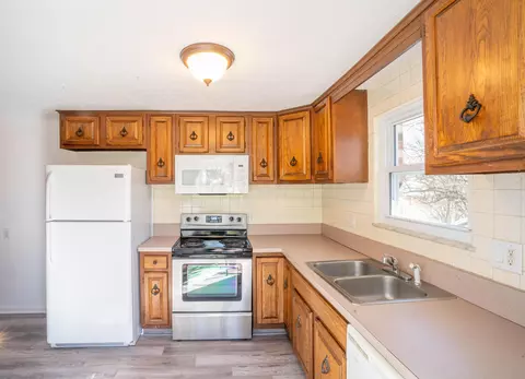 Kitchen - 11279 Ballah Rd, Orient, OH 43146 photo 2 of 3