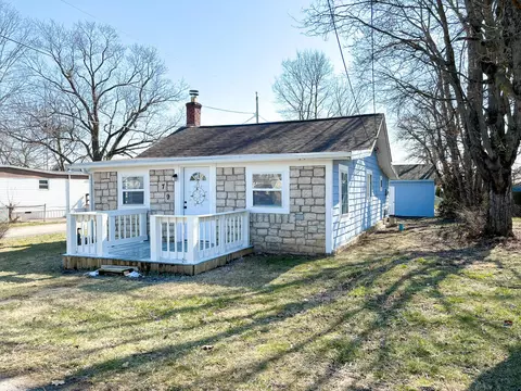 79 2nd St, Buckeye Lake, OH 43008
