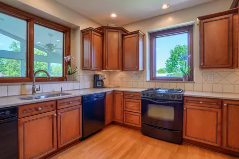 Kitchen - 2818 Bean Oller Rd, Delaware, OH 43015 photo 5 of 8