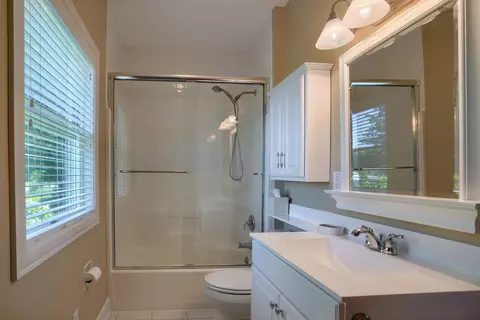 Bath - 2818 Bean Oller Rd, Delaware, OH 43015 photo 4 of 6