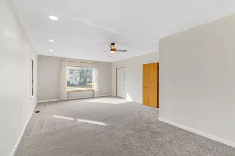 Living - 880 Bennett St, Marion, OH 43302 photo 2 of 2