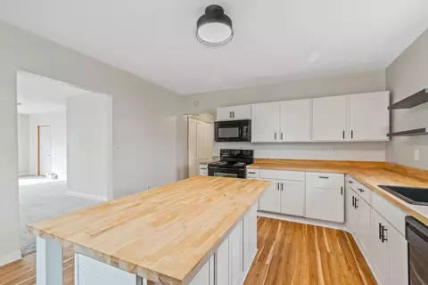 Kitchen - 880 Bennett St, Marion, OH 43302 photo 2 of 3