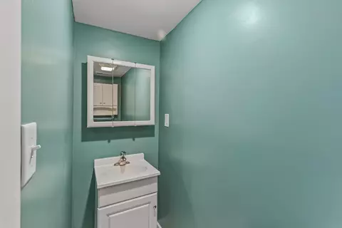 Bath - 880 Bennett St, Marion, OH 43302 photo 3 of 3